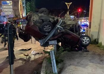 Avtomobil baryerə çırpıldı: 2 ölü, 3 yaralı