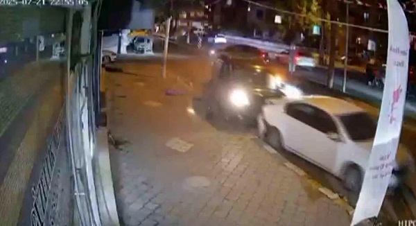 Parklanmış vəziyyətdə olan avtomobil yandı