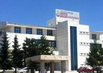 Avtomobil traktorun qoşqusuna çırpıldı: 1 ölü, 3 yaralı