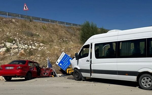 Minik avtomobili və mikroavtobus toqquşdu: 8 yaralı