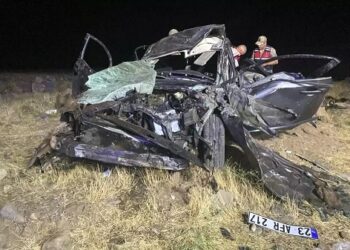 Avtomobil yol kənarına aşdı: 2 ölü, 3 yaralı