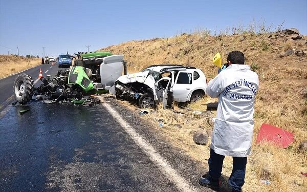 Minik avtomobili və traktor toqquşdu: 1 ölü, 2 yaralı