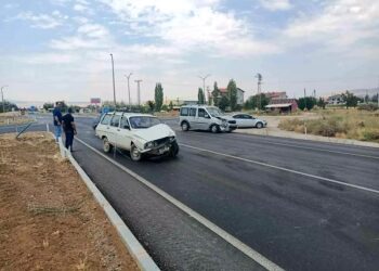 İki avtomobil toqquşdu: 3 yaralı