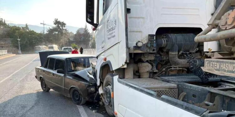 Minik avtomobili və yük maşını toqquşdu: 1 yaralı