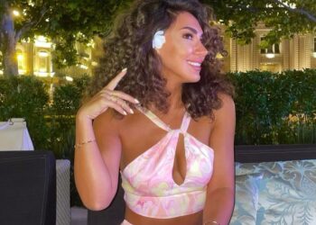 Mehin Hümbətovadan cəsarətli paylaşım – Dekolteli geyim izləyiciləri heyran qoydu