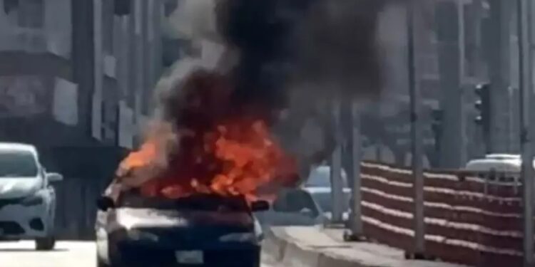 Hərəkətdə olan avtomobil yandı
