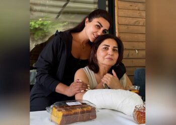 Müğənni Gülay Zeynallının anası qolunu sındırdı – Zarafat dolu video paylaşdı