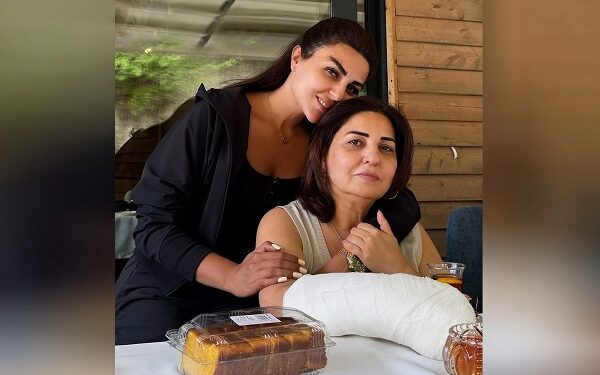 Müğənni Gülay Zeynallının anası qolunu sındırdı – Zarafat dolu video paylaşdı