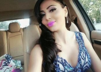 Nanə Ağamalıyevanın gecə paltarına bənzər geyimi sosial mediada müzakirələrə səbəb oldu