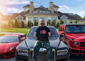 Azərbaycanlı bloger Hüseyn Həsənovun yarım milyonluq “Ferrari” və “Land Rover” maşınları gündəm oldu