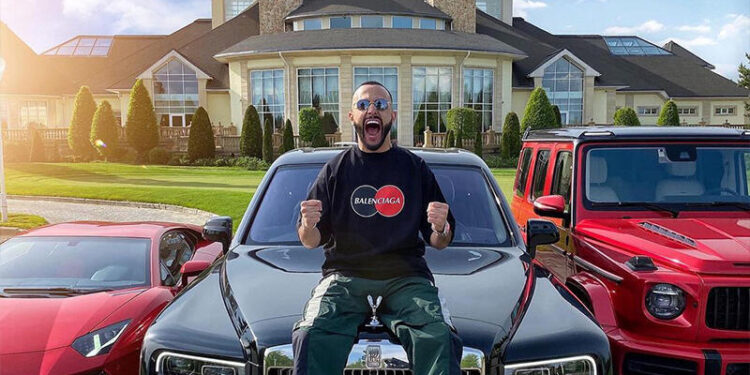 Azərbaycanlı bloger Hüseyn Həsənovun yarım milyonluq “Ferrari” və “Land Rover” maşınları gündəm oldu