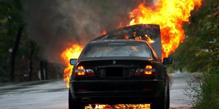 Bakıda BMW yandı – VİDEO