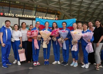 Bədii gimnastika üzrə qrup hərəkətləri komandası vətənə dönüb