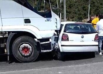 TIR və minik avtomobili toqquşdu: 3 yaralı