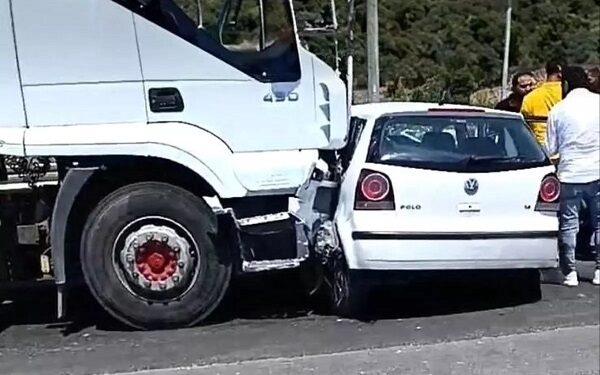 TIR və minik avtomobili toqquşdu: 3 yaralı