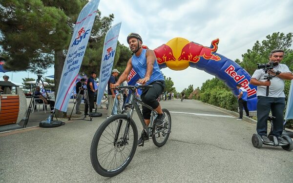 KİV nümayəndələri arasında velosiped yarışı keçirilib