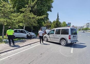 Nəzarətdən çıxan avtomobil 3 avtomobilə çırpıldı: 1 yaralı