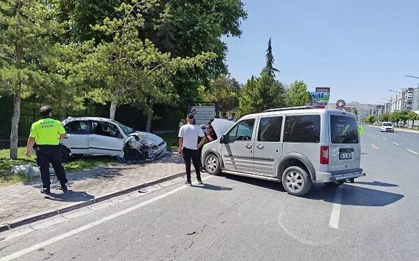 Nəzarətdən çıxan avtomobil 3 avtomobilə çırpıldı: 1 yaralı