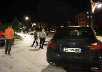 İki “Porsche” markalı avtomobil toqquşdu: 2 yaralı