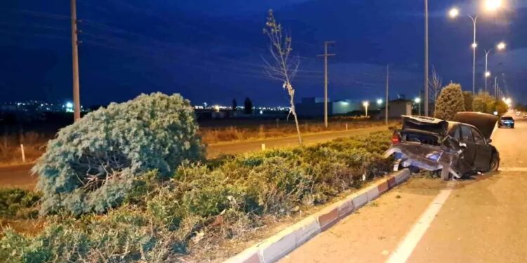 İki avtomobil toqquşdu: 3 yaralı