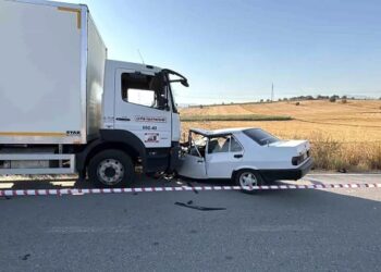 Minik avtomobili və yük maşını toqquşdu: 21 yaşlı gənc öldü