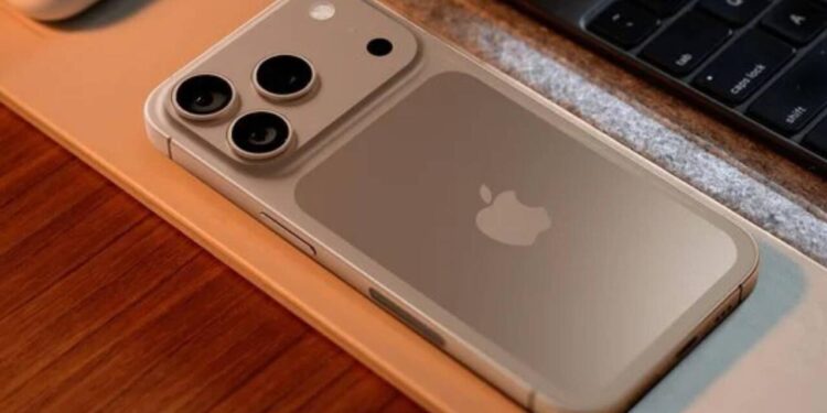 iPhone 17-nin əldən ilk görüntüsü internetə sızdı - FOTO