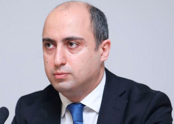 Nazir işdən çıxarılmış müəllimlərdən DANIŞDI