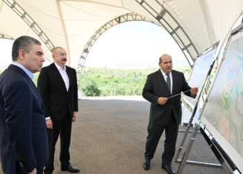 İlham Əliyev və Qurbanqulu Berdiməhəmmədov Füzuli şəhərinin dağıdılmış yerlərinə baxıblar – FOTOLAR