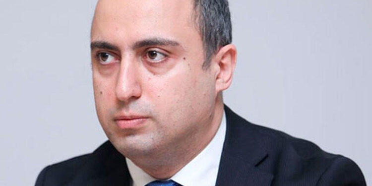 Nazir işdən çıxarılmış müəllimlərdən DANIŞDI