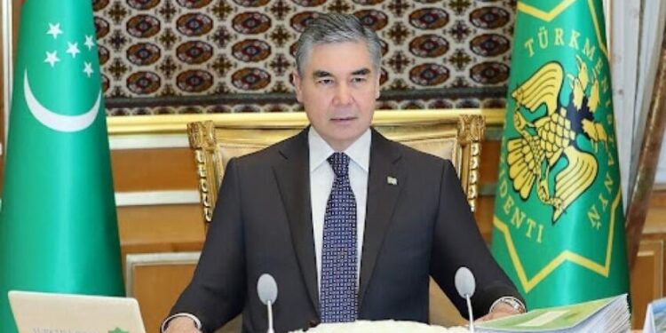 Qurbanqulu Berdiməhəmmədov Fəxri xiyabanda Ulu Öndər Heydər Əliyevin məzarını ziyarət edib