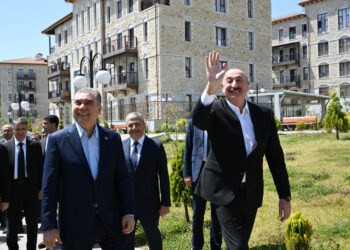 Prezident İlham Əliyev və Türkmənistan Xalq Məsləhətinin sədri Şuşada inşa edilmiş birinci yaşayış kompleksində olublar – FOTOLAR