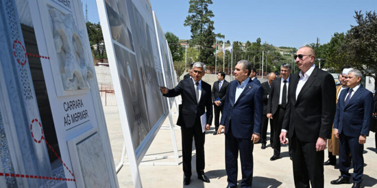 İlham Əliyev və Qurbanqulu Berdiməhəmmədov Yeni Şuşa məscidində tikinti işlərinin gedişi ilə tanış olublar - FOTOLAR