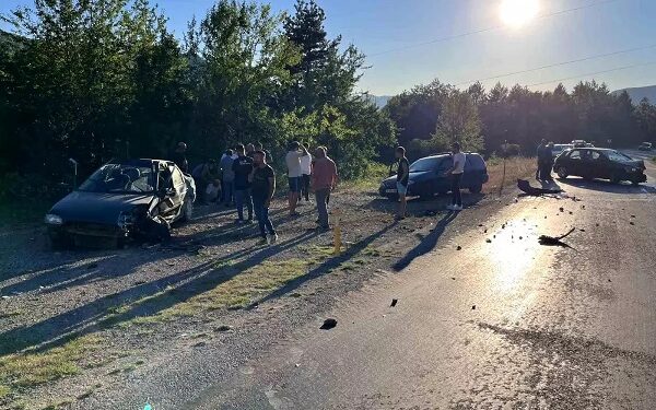 İki avtomobil toqquşdu: 4 yaralı