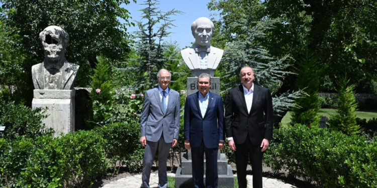 Prezident və Türkmənistan Xalq Məsləhətinin sədri Şuşada Bülbülün ev-muzeyində olublar - FOTOLAR