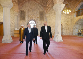 Azərbaycan Prezidenti və Türkmənistan Xalq Məsləhətinin sədri Şuşada Yuxarı Gövhər Ağa məscidini ziyarət ediblər – FOTOLAR