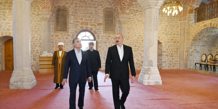Azərbaycan Prezidenti və Türkmənistan Xalq Məsləhətinin sədri Şuşada Yuxarı Gövhər Ağa məscidini ziyarət ediblər - FOTOLAR