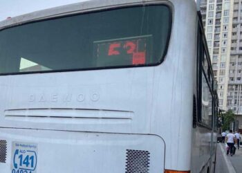 Sumqayıtda marşrut avtobusu işıq dirəyinə çırpıldı – yaralılar var – VİDEO