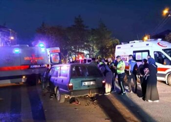 Minik avtomobili və motosiklet toqquşdu: Ana və oğul yaralandı