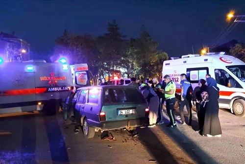 Minik avtomobili və motosiklet toqquşdu: Ana və oğul yaralandı