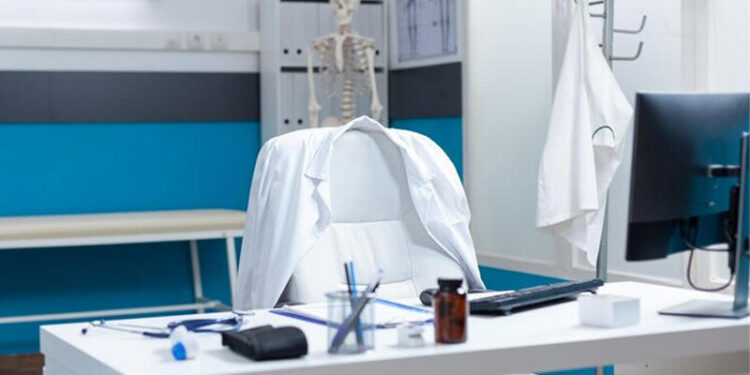 Azərbaycanda həkim qəfil öldü