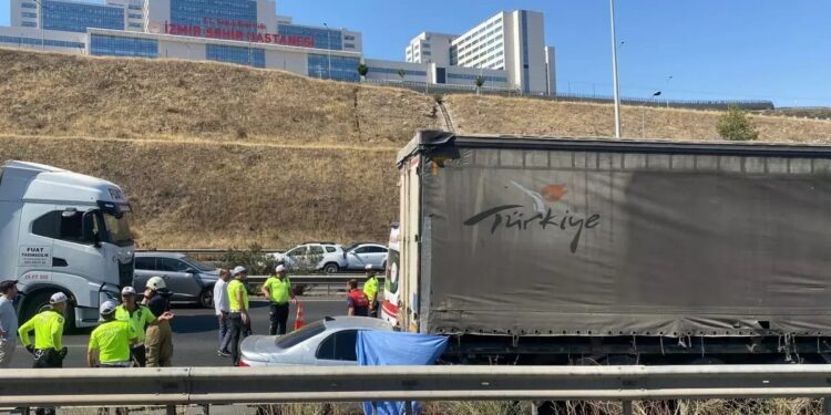 Minik avtomobili arxadan TIR-a çırpıldı:1 ölü, 1 yaralı