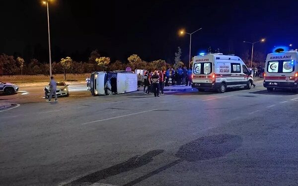 Minik avtomobili və mikroavtobus toqquşdu: 9 yaralı