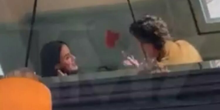 Məşhur müğənni keçmiş baş nazirlə restoranda görüntüləndi - FOTOLAR