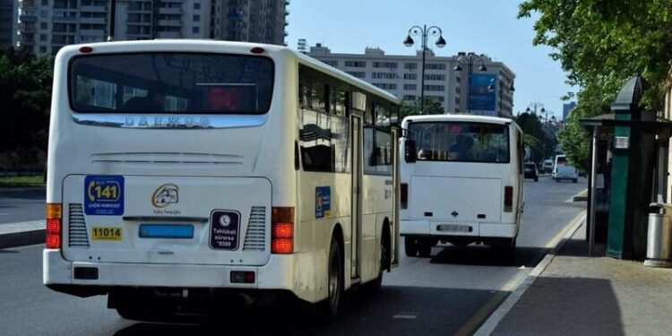 Bakıda iki sərnişin avtobusu toqquşdu