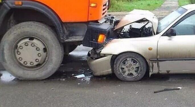 Qubada yük və minik maşınları toqquşdu - Yaralananlar var