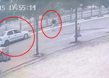 Minik avtomobili piyadanı vurdu