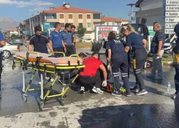 Minik avtomobili və motosiklet toqquşdu: 2 yaralı