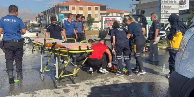 Minik avtomobili və motosiklet toqquşdu: 2 yaralı