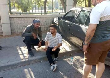 Avtomobil divara çırpıldı: 1 yaralı