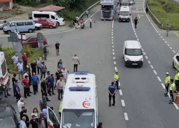 İki avtomobil toqquşdu: 1 ölü, 8 yaralı